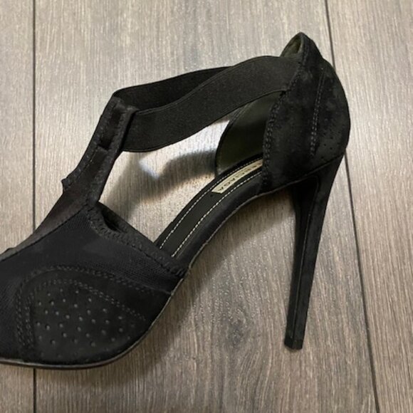 Balenciaga Black Suede T-Strap Open Toe Heels Size 8.5 - Picture 10 of 12